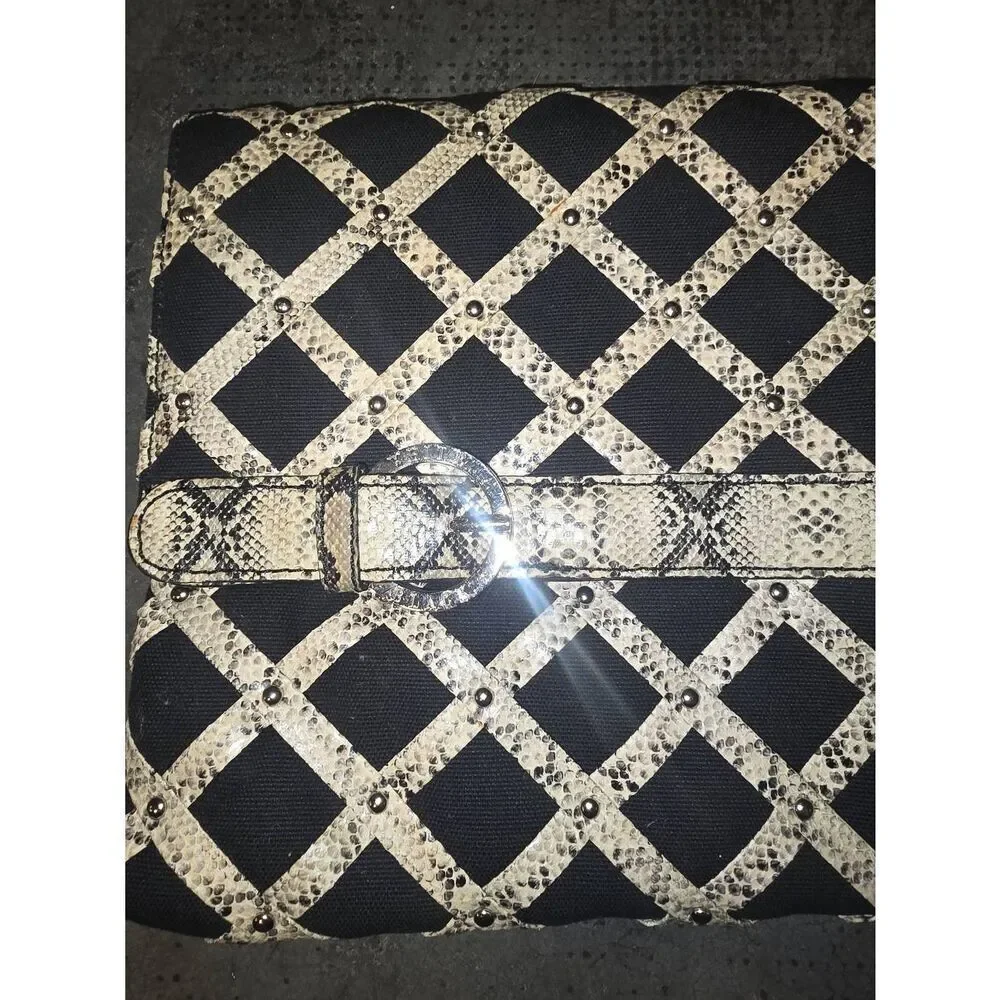 White House Black Market Purse - Picture 3 of 7